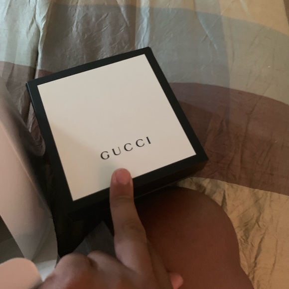 I’m selling a Gucci watch brand new with bar code - Picture 1 of 4